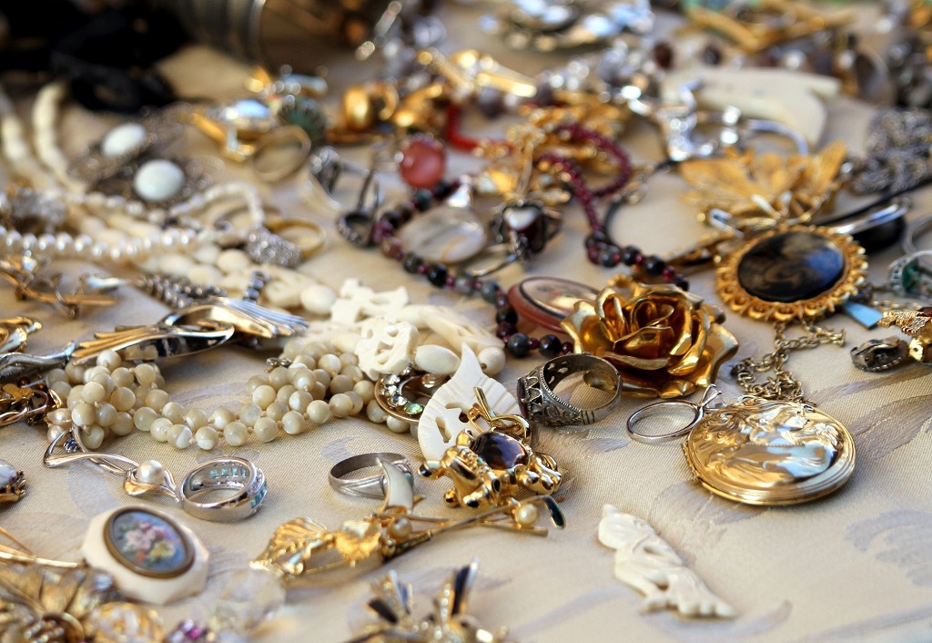 Understanding the Hallmarks: A Beginner’s Guide to Antique Jewellery